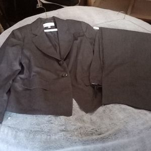 I am selling this suit